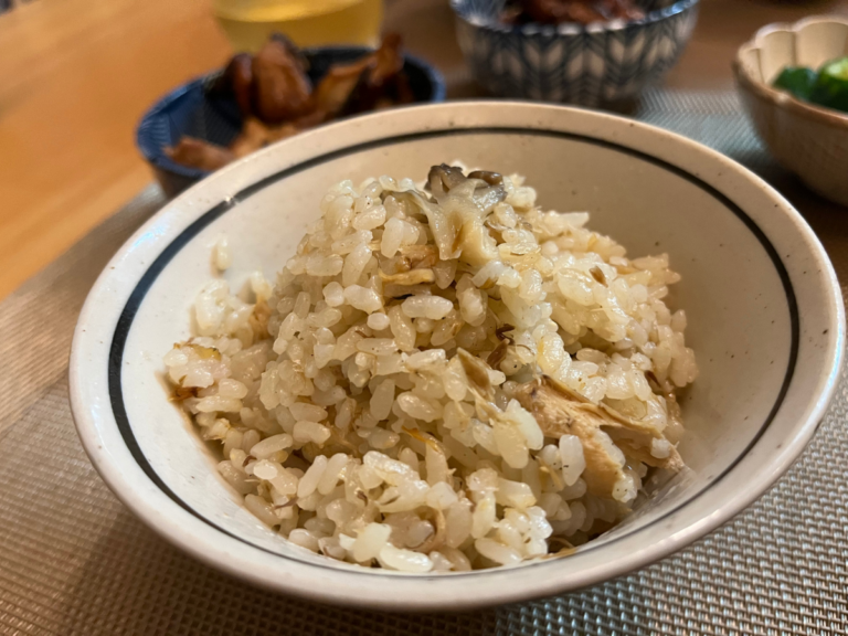 サバ缶と舞茸の炊き込みご飯【レシピ】