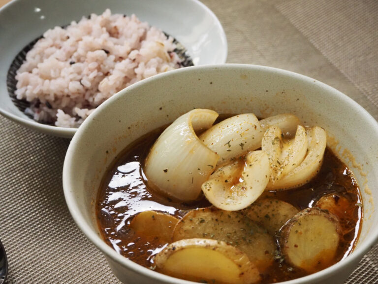 北海道みやげのレトルト食品を使って、家でスープカレーを作りました