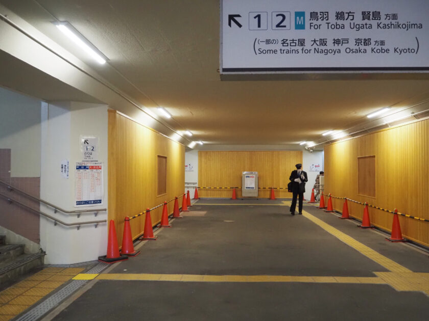なんか五十鈴川駅の内装が木目調にリニューアルされててビックリした話
