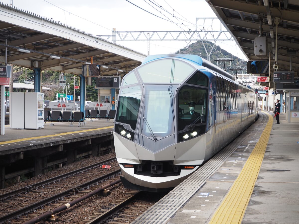 しまかぜ 地元民が近鉄の観光特急「しまかぜ」に乗ってみた【車内設備・カフェ